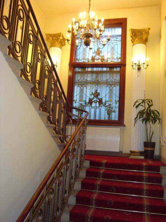 Hotel Bristol تارنوف المظهر الخارجي الصورة
