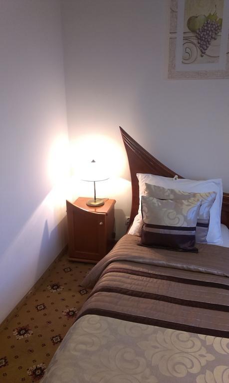 Hotel Bristol تارنوف الغرفة الصورة