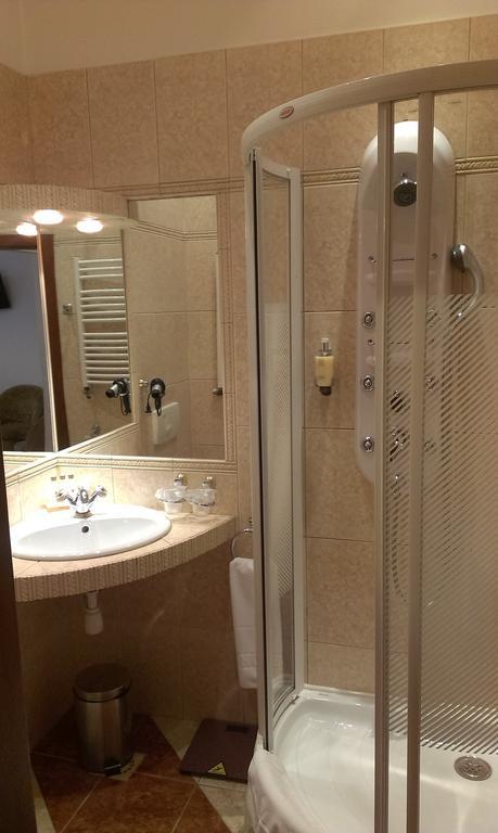 Hotel Bristol تارنوف الغرفة الصورة