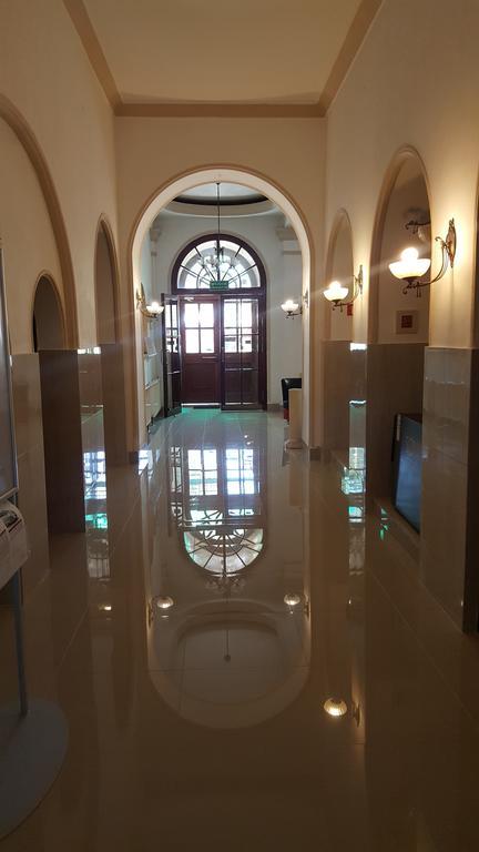 Hotel Bristol تارنوف المظهر الخارجي الصورة