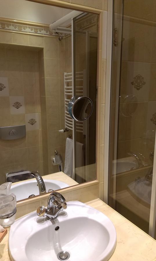 Hotel Bristol تارنوف المظهر الخارجي الصورة