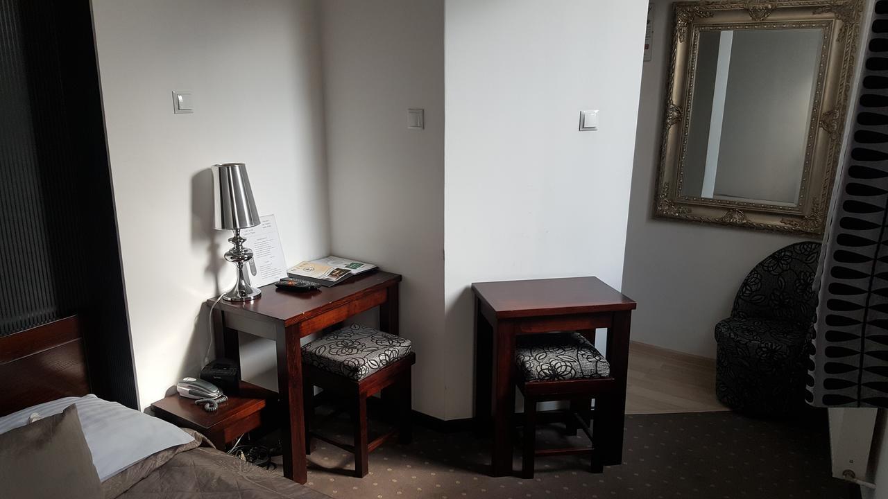 Hotel Bristol تارنوف المظهر الخارجي الصورة