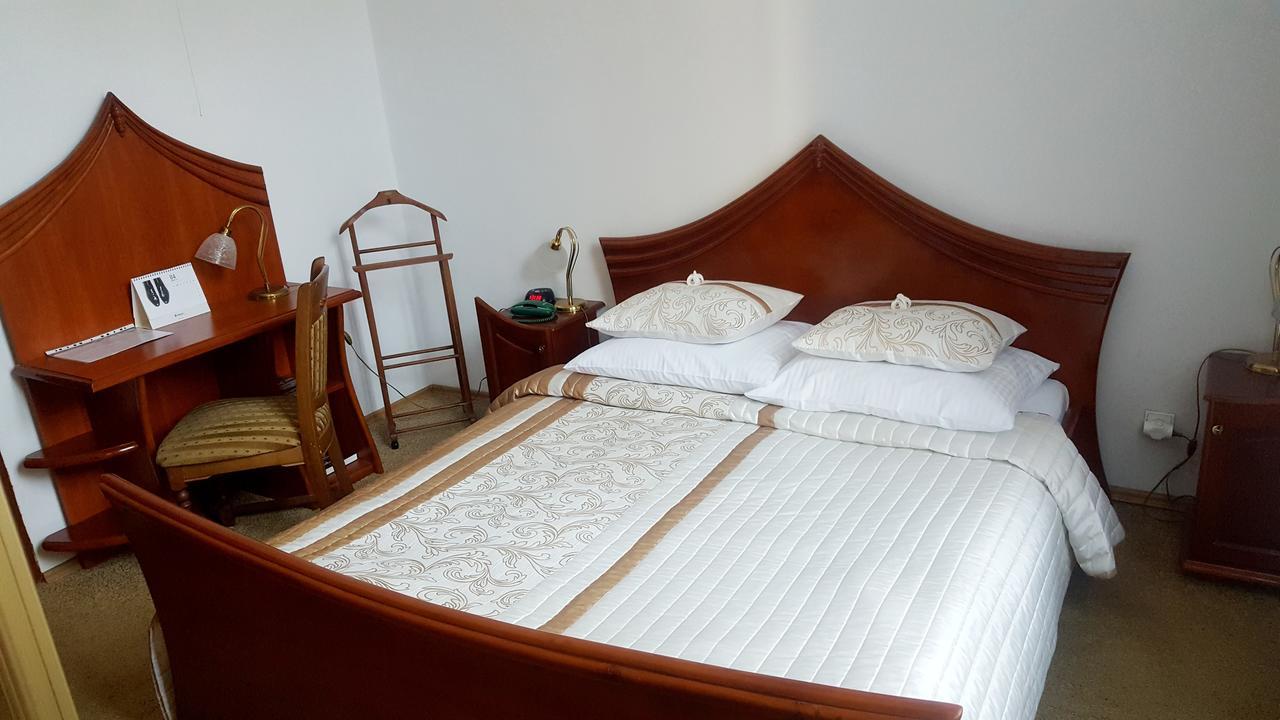Hotel Bristol تارنوف المظهر الخارجي الصورة