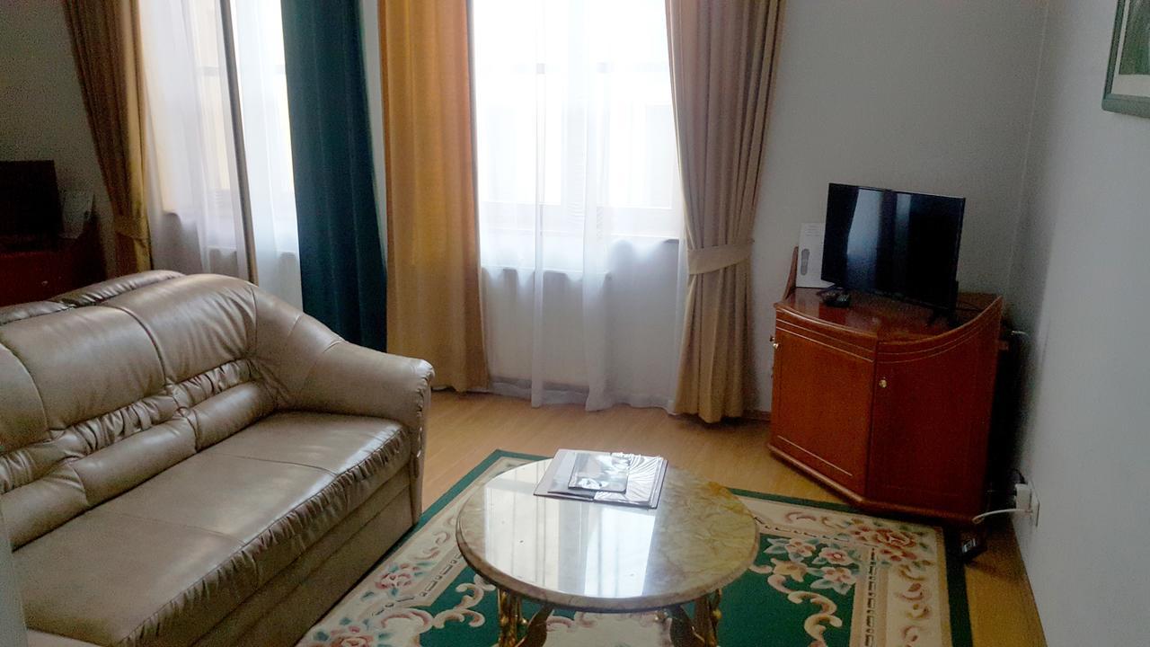 Hotel Bristol تارنوف المظهر الخارجي الصورة
