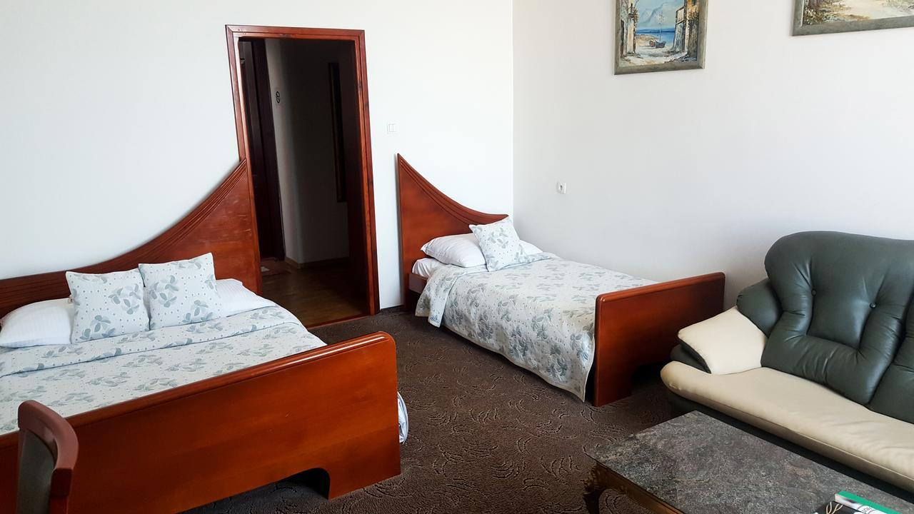 Hotel Bristol تارنوف المظهر الخارجي الصورة