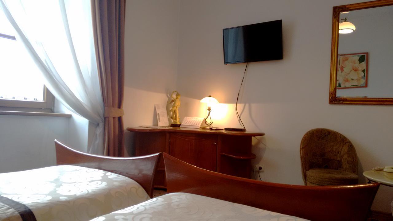 Hotel Bristol تارنوف المظهر الخارجي الصورة